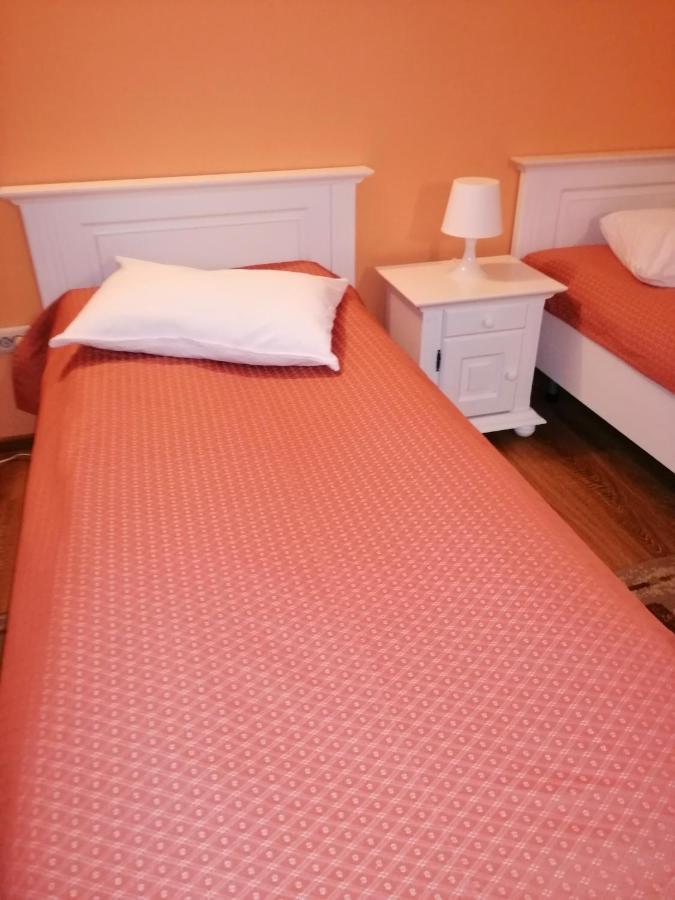 Bed and Breakfast Kolpinghaus Caransebeş Esterno foto