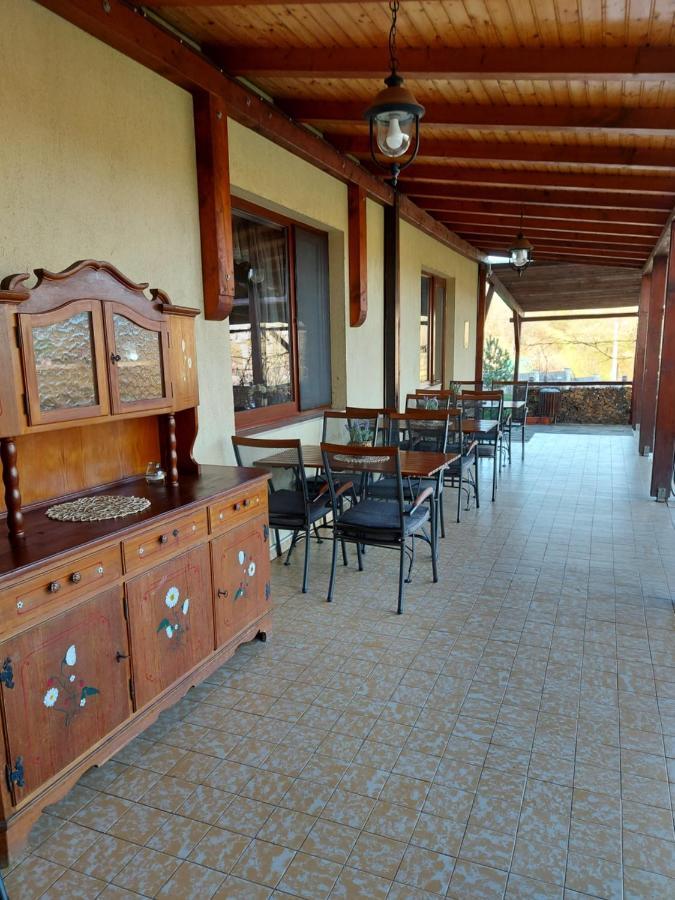 Bed and Breakfast Kolpinghaus Caransebeş Esterno foto