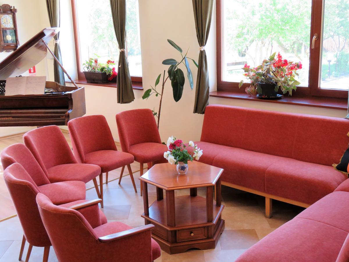 Bed and Breakfast Kolpinghaus Caransebeş Esterno foto