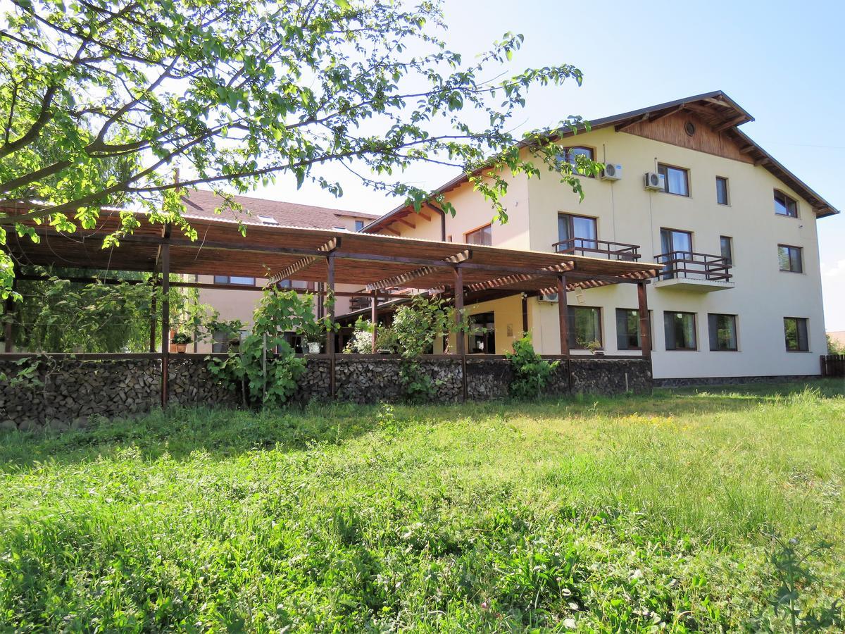 Bed and Breakfast Kolpinghaus Caransebeş Esterno foto