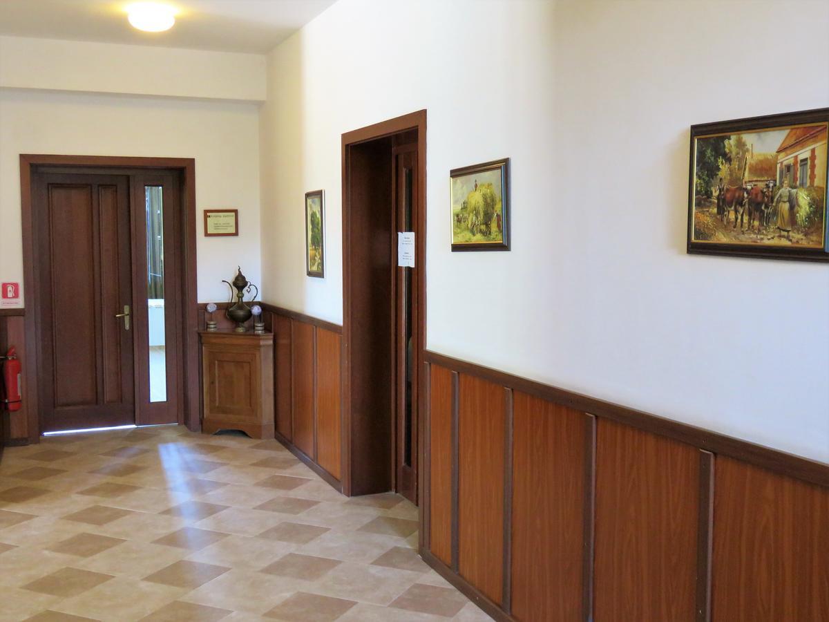Bed and Breakfast Kolpinghaus Caransebeş Esterno foto